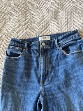 Abercrombie & Fitch Women's Medium Blue High-Rise Straight Jeans